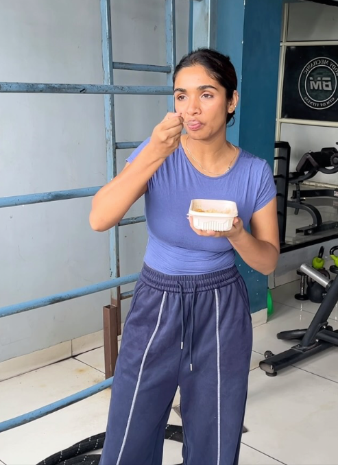 A Diet King customer eating her meal at the gym